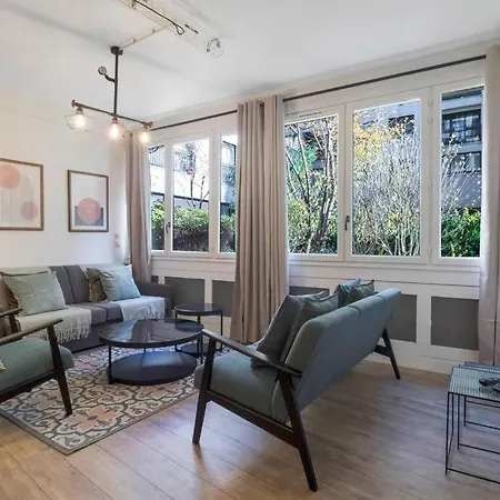 Brand New Flat For 8 People, 3 Bedrooms شقة باريس