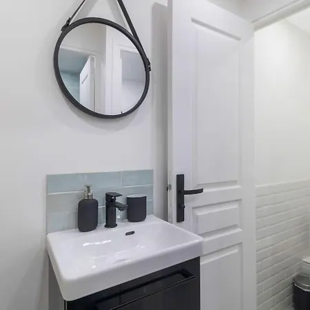 Appartement Brand New Flat For 8 People, 3 Bedrooms Parijs