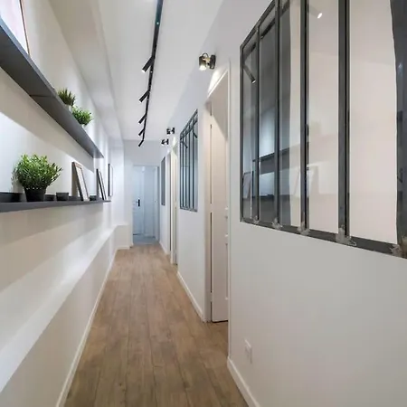 Brand New Flat For 8 People, 3 Bedrooms * Parijs