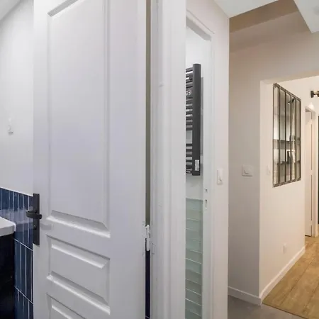 Apartment Brand New Flat For 8 People, 3 Bedrooms *